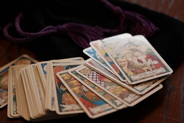 Design and Imagery of Tarot Cards (with pictures)