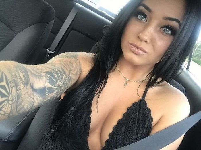 Girls In Cars (20 pics)