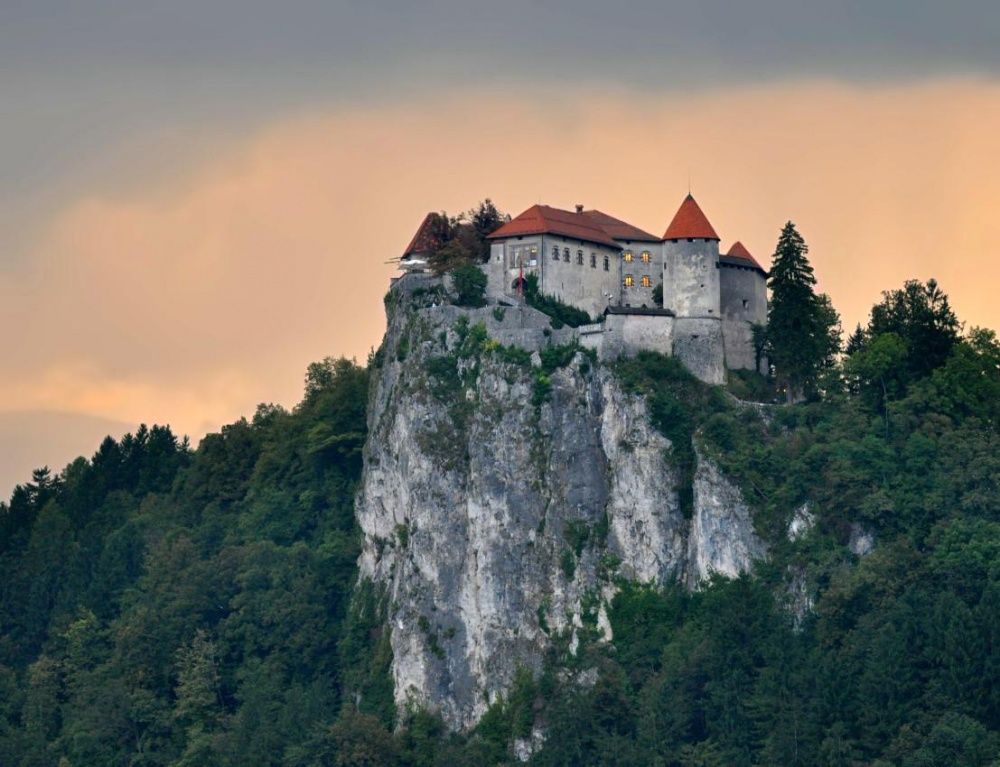 Amazing Medieval Castles From Around the World (20 pics)