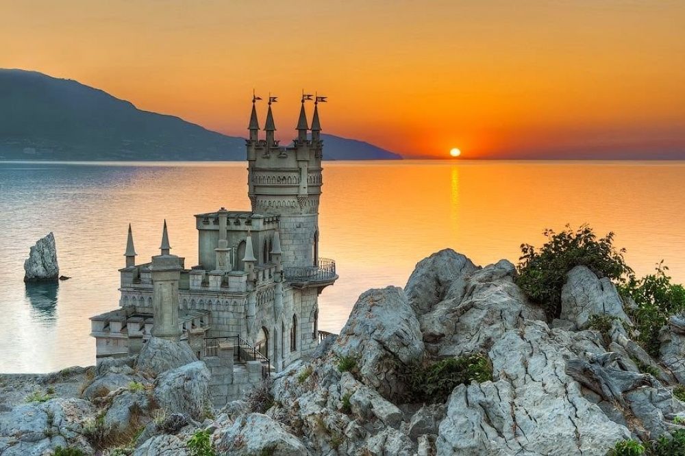 Amazing Medieval Castles From Around the World (20 pics)