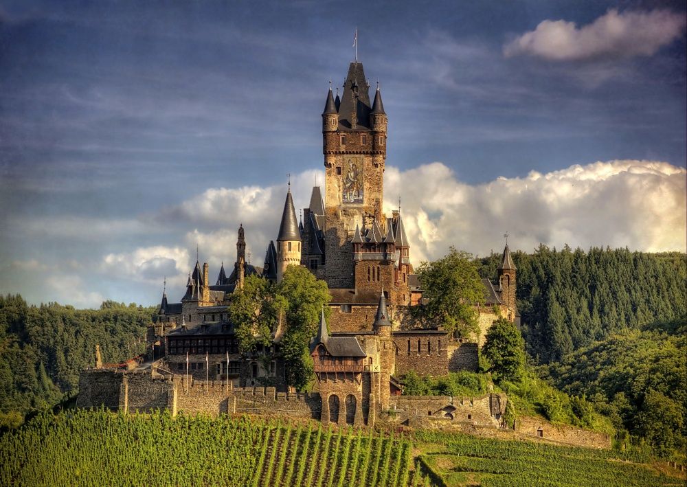 Amazing Medieval Castles From Around the World (20 pics)