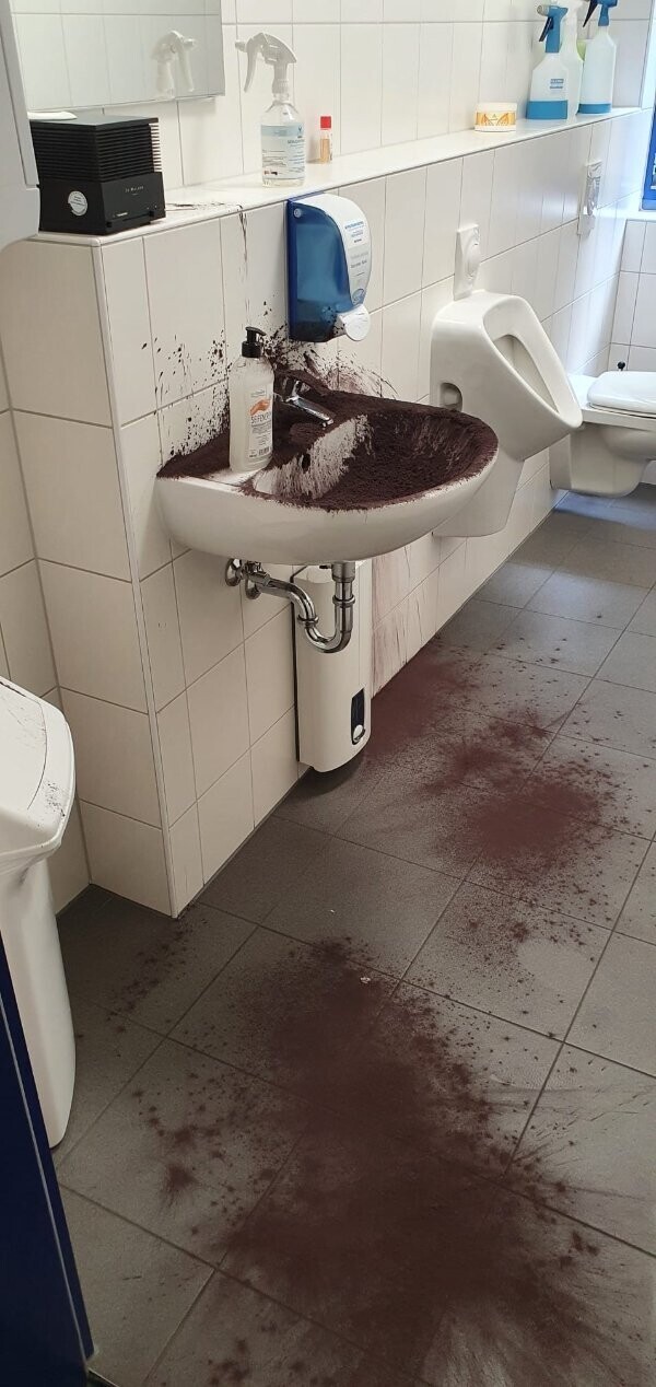 Bad Days Happen (17 pics)