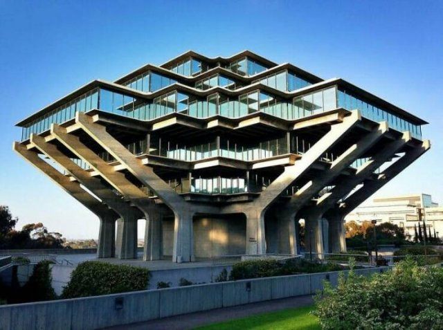 Unusual Buildings (15 pics)