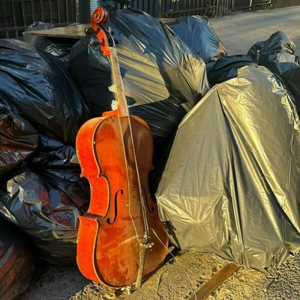 Cool Roadside Finds (22 pics)