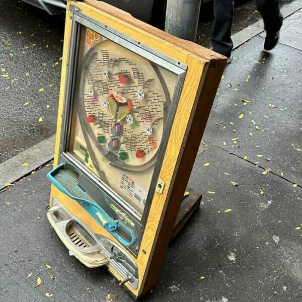 Cool Roadside Finds (22 pics)