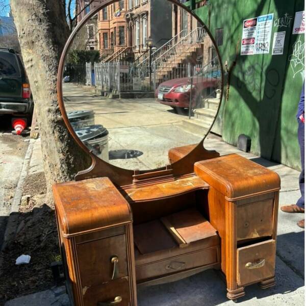Cool Roadside Finds (22 pics)