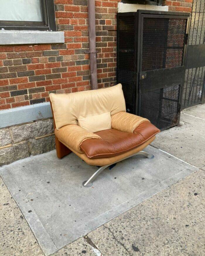 Cool Roadside Finds (22 pics)