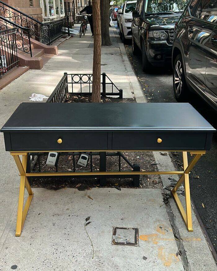 Cool Roadside Finds (22 pics)