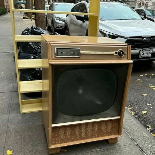Cool Roadside Finds (22 pics)
