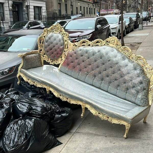 Cool Roadside Finds (22 pics)