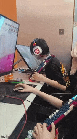 Acid GIFs, April 8 (25 gifs)
