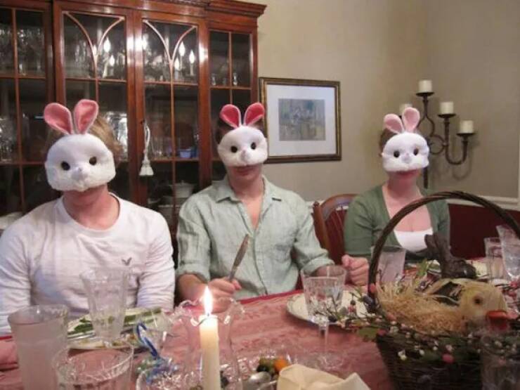 What Is Going On Here? (20 pics)