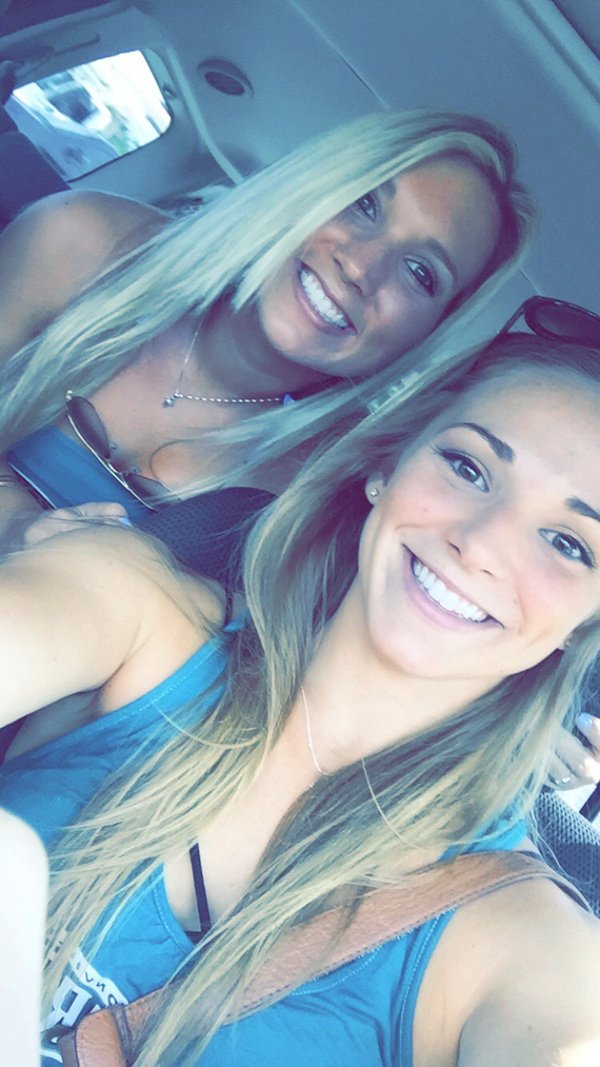 Smiling Girls (20 pics)