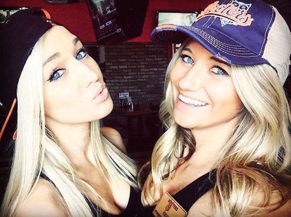 Smiling Girls (20 pics)