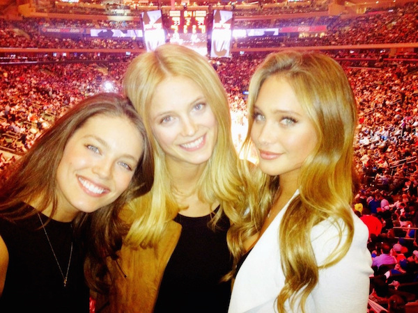 Smiling Girls (20 pics)