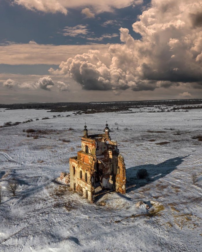Beautiful Abandoned Places (19 pics)