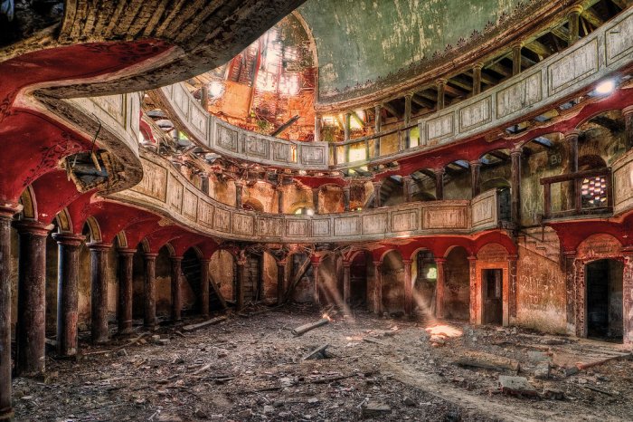 Beautiful Abandoned Places (19 pics)