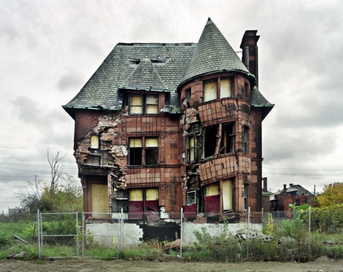 Beautiful Abandoned Places (19 pics)