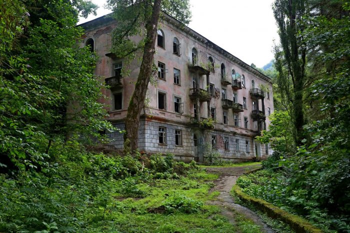 Beautiful Abandoned Places (19 pics)