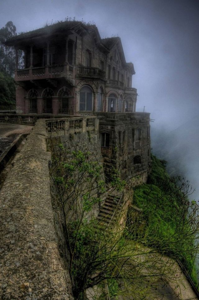 Beautiful Abandoned Places (19 pics)