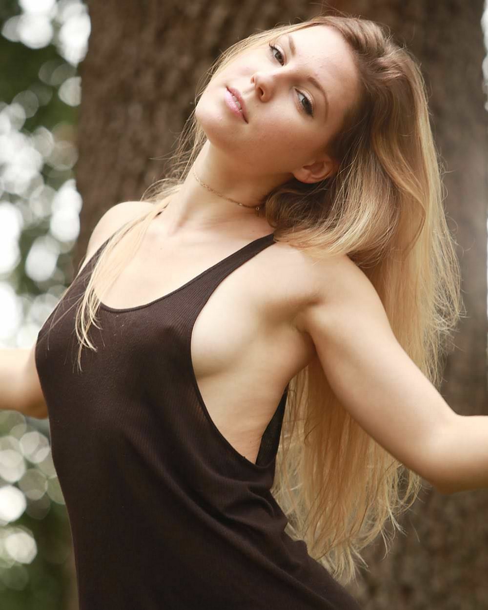 Braless Girls (20 pics)
