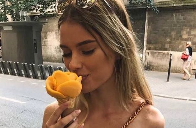 Braless Girls (20 pics)