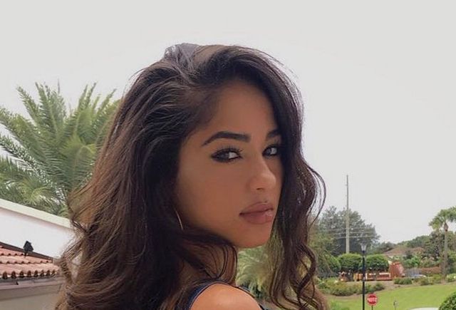 Girls In Dresses (20 pics)