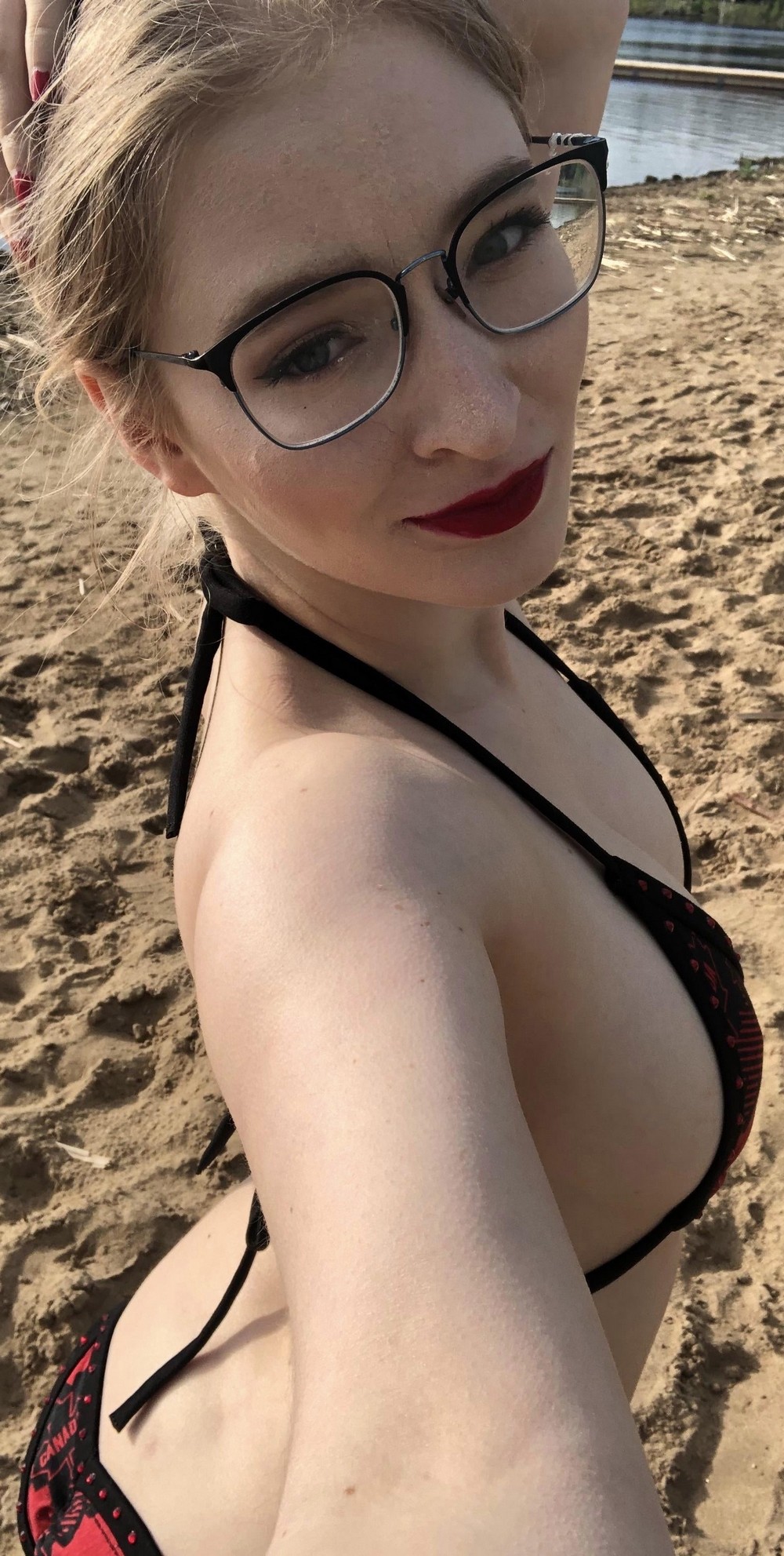 Girls In Glasses (20 pics)