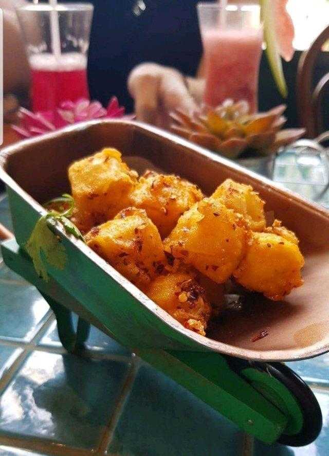 Weird Food Serving (23 pics)