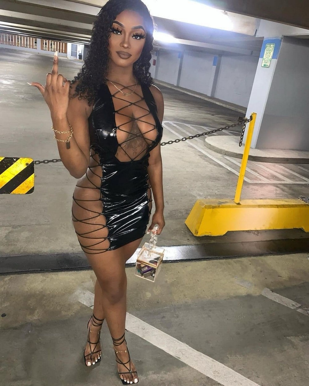 Girls In Latex (20 pics)