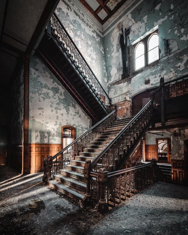 Beautiful Abandoned Places (20 pics)