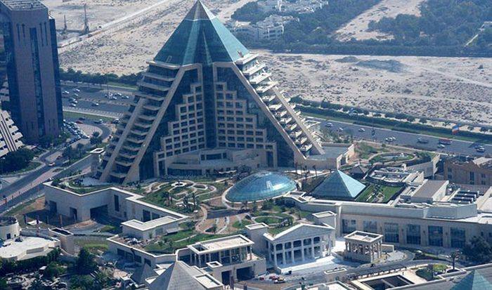 Odd Buildings (20 pics)