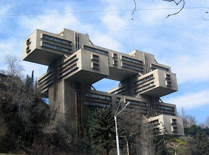 Odd Buildings (20 pics)