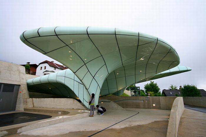 Odd Buildings (20 pics)