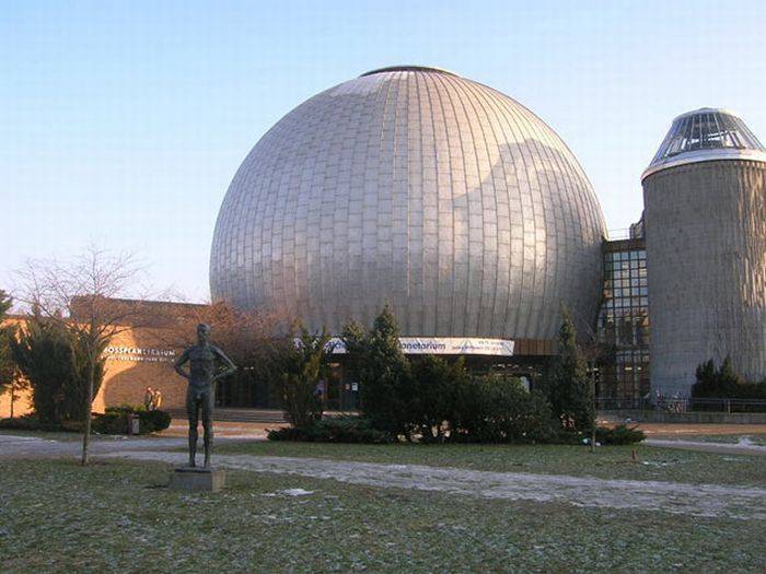 Odd Buildings (20 pics)