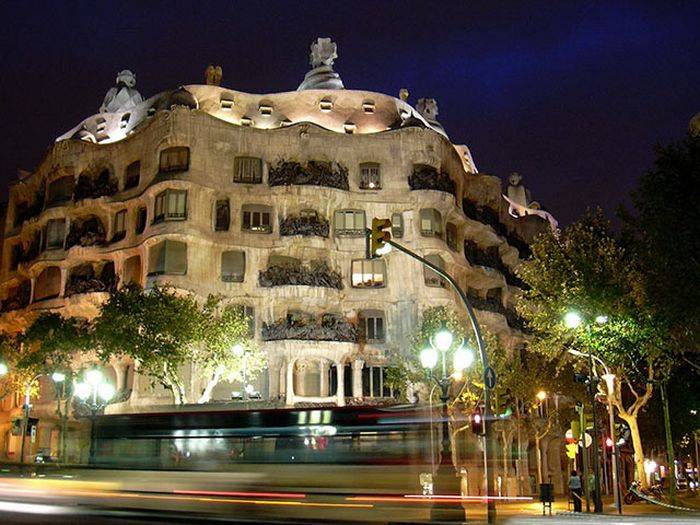 Odd Buildings (20 pics)
