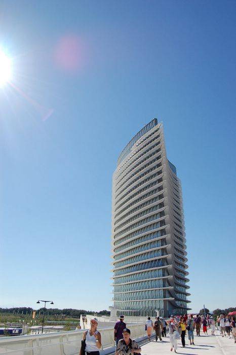 Odd Buildings (20 pics)