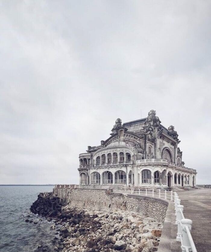 Beautiful Abandoned Places (20 pics)