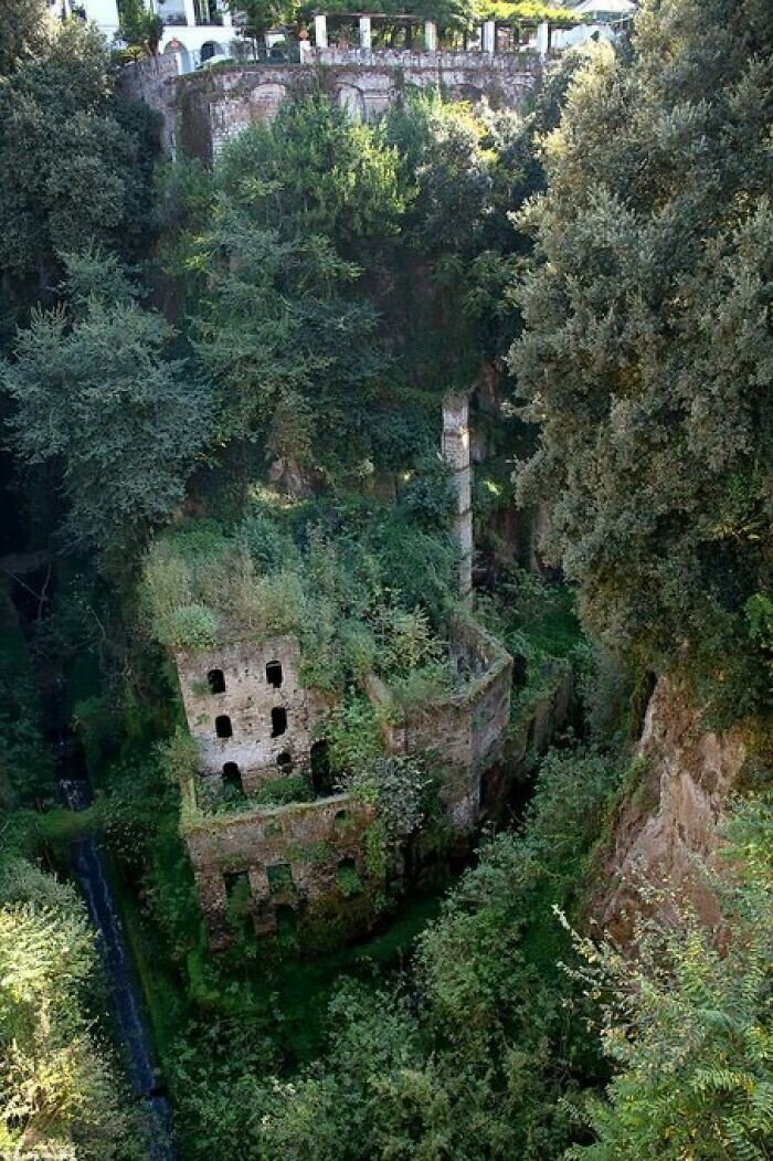 Beautiful Abandoned Places (20 pics)