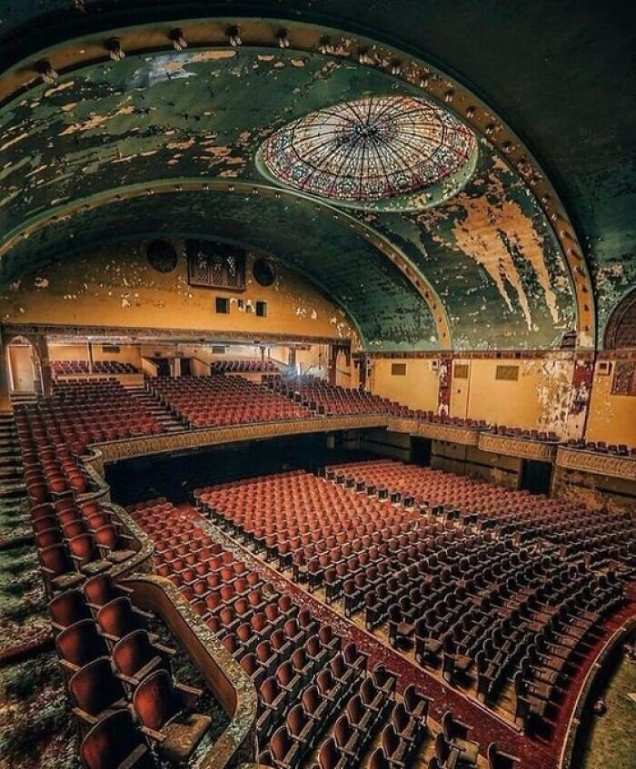 Beautiful Abandoned Places (20 pics)