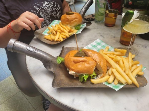 Weird Food Serving (20 pics)