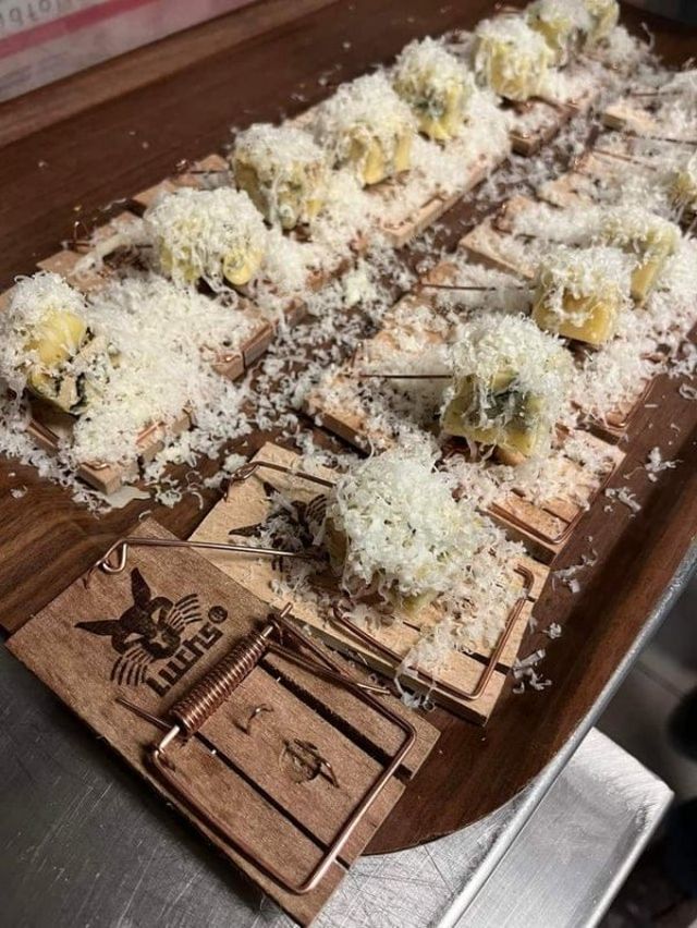 Weird Food Serving (20 pics)