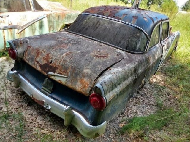 Car Graveyard (20 pics)