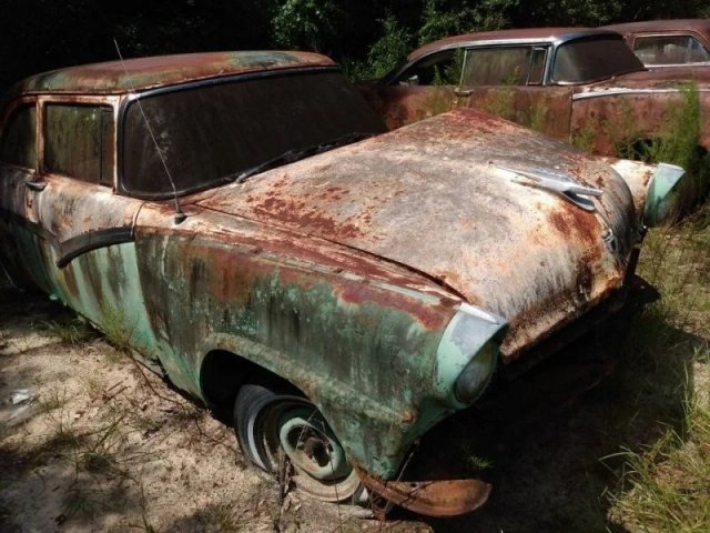 Car Graveyard (20 pics)