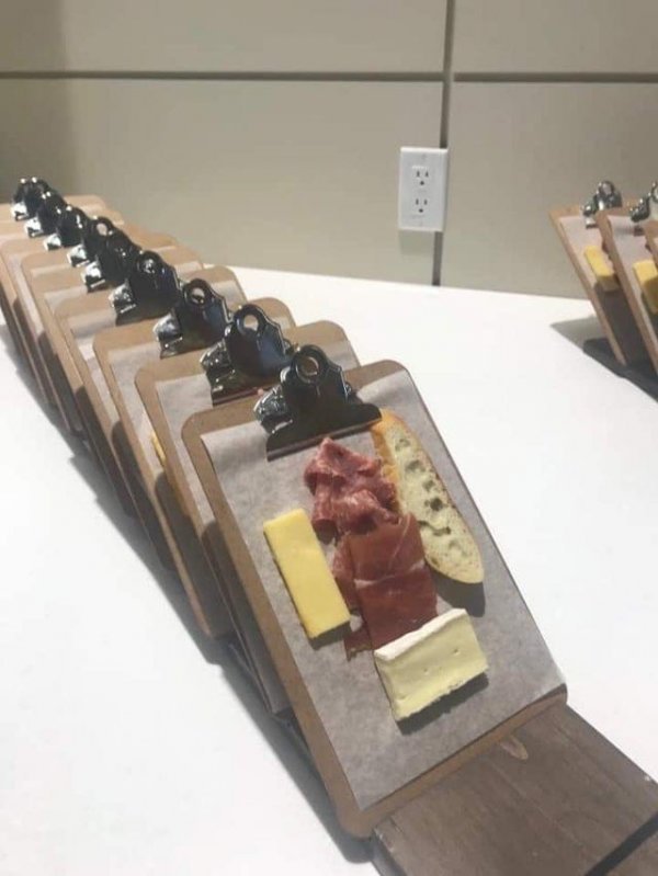 Weird Food Serving (20 pics)