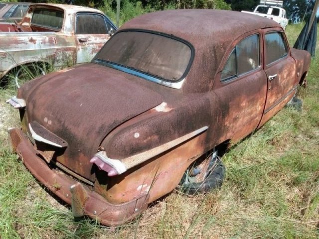 Car Graveyard (20 pics)