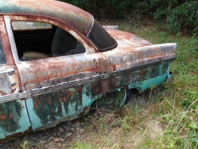 Car Graveyard (20 pics)