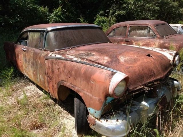Car Graveyard (20 pics)