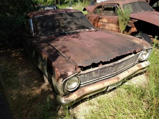 Car Graveyard (20 pics)