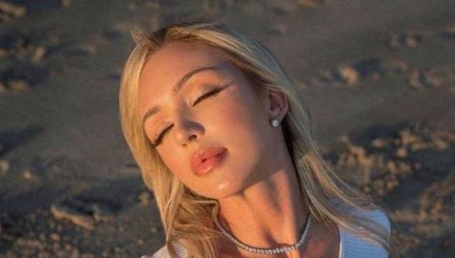 Braless Girls (30 pics)